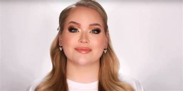 NikkieTutorials at the Glow Beauty Convention