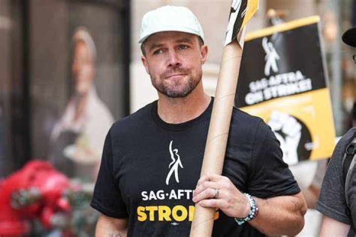 Stephen Amell actors SAG strike