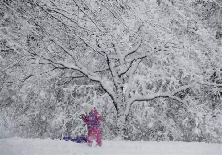 ThunderSnow: East Coasters Share Wild Videos & Photos Of Crazy Storm Tearing Through NYC & More